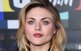 How tall is Frances Bean Cobain?